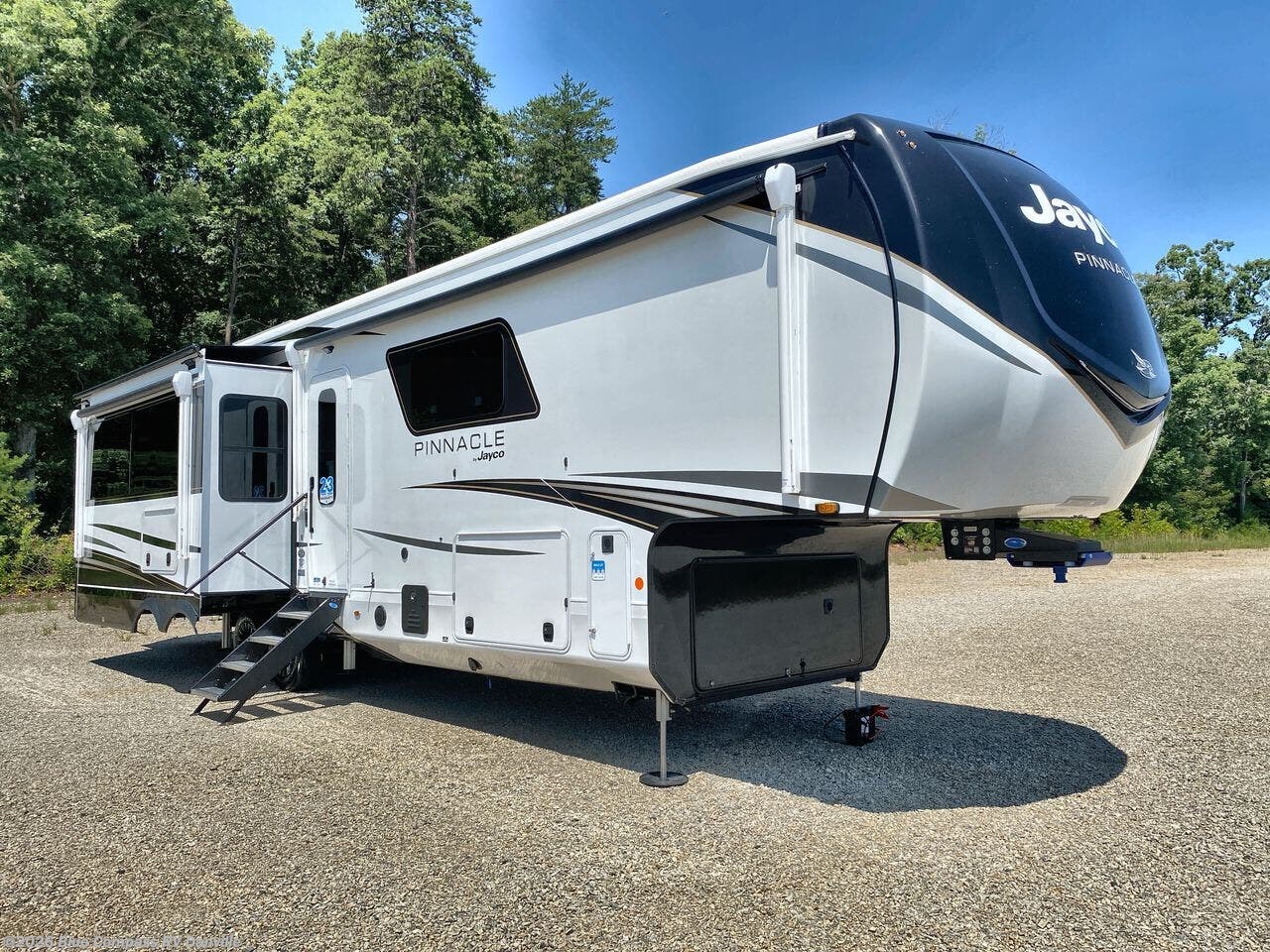 New 2025 Jayco Pinnacle 36FBTS available in Ringgold, Virginia