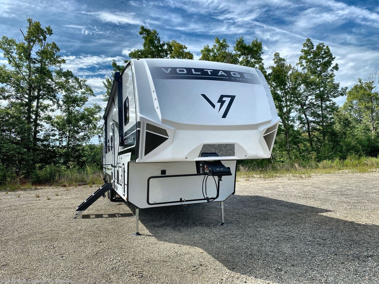 New 2026 Dutchmen Voltage V-Series 3800 available in Ringgold, Virginia