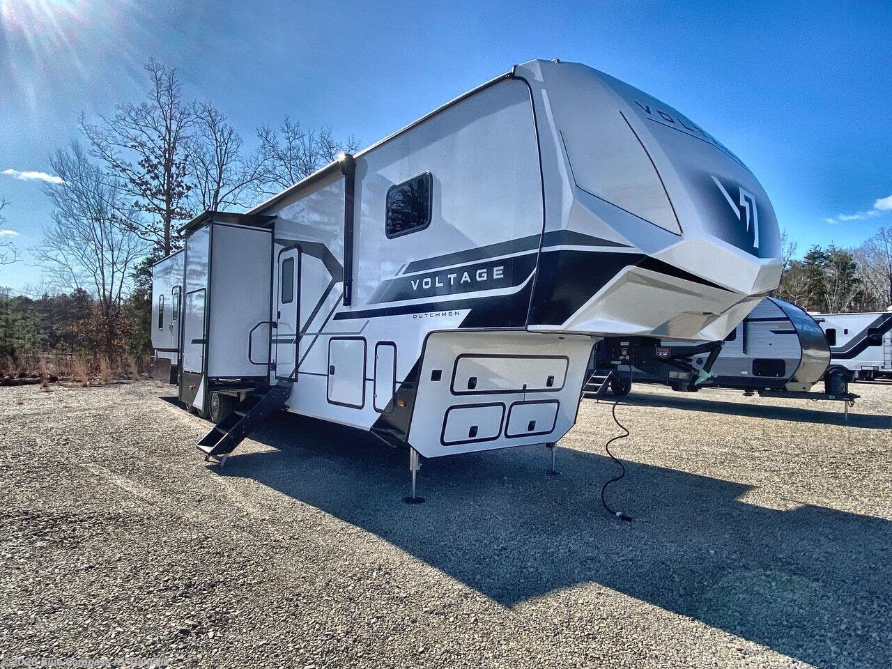 New 2026 Dutchmen Voltage V-Series 4250 available in Ringgold, Virginia