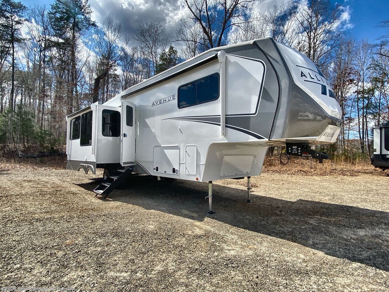 New 2026 Alliance RV Avenue 32RLS available in Ringgold, Virginia