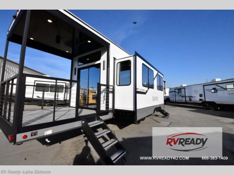 New 2025 Forest River Cherokee Arctic Wolf Suite 3800DECK available in Lake Elsinore, California