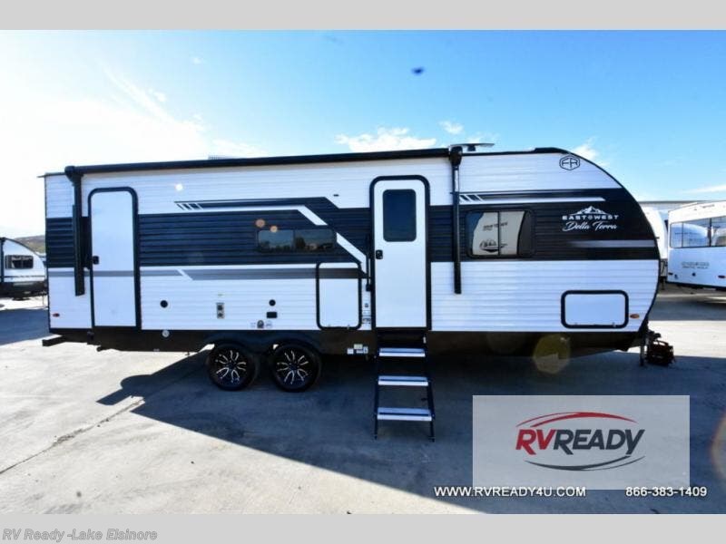 New 2025 East to West Della Terra 241BH available in Lake Elsinore, California