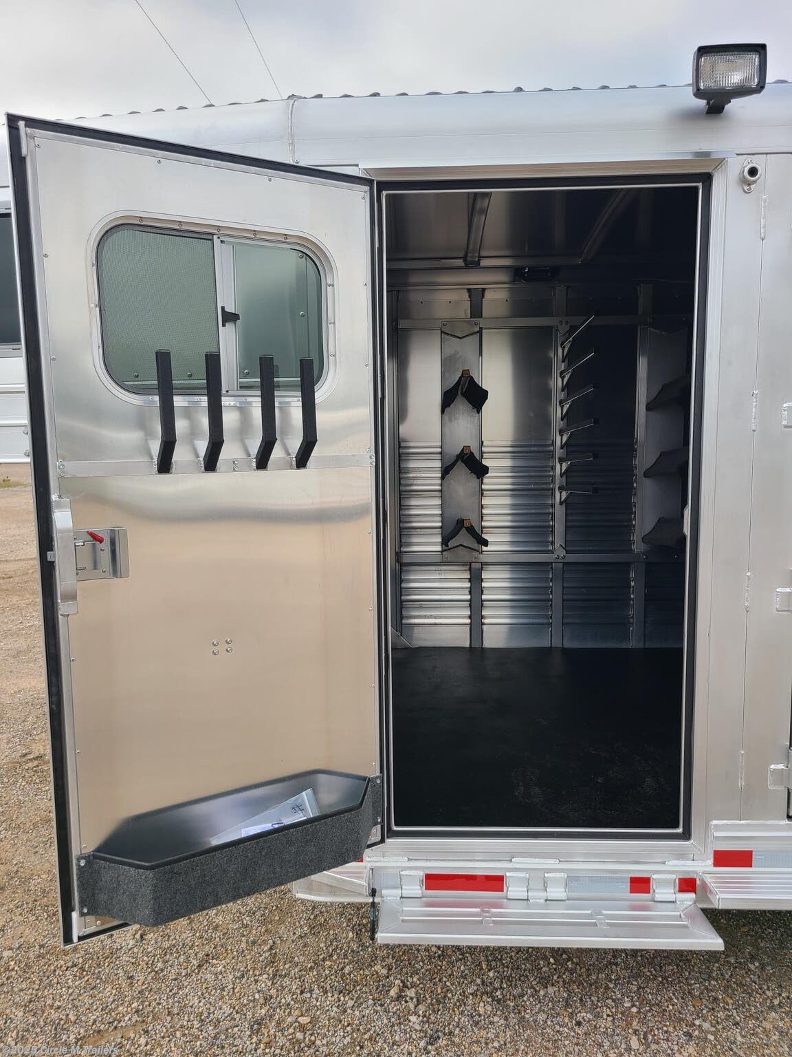 7x26 Horse Trailer for sale | New Platinum Coach 26' Stock Combo 7'6 ...