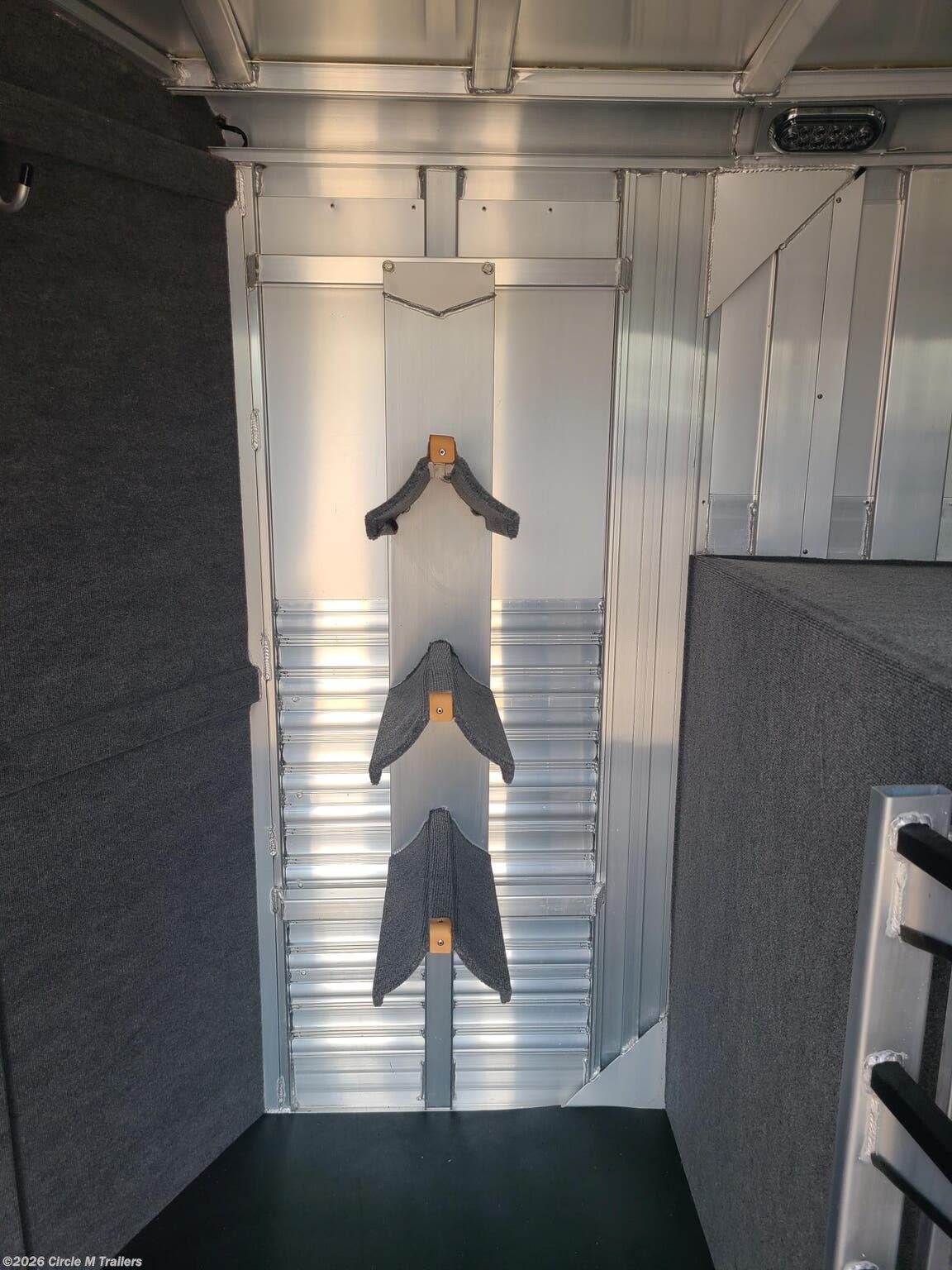 7x25 Horse Trailer for sale | New Platinum Coach 25' Stock Combo 7'6 ...