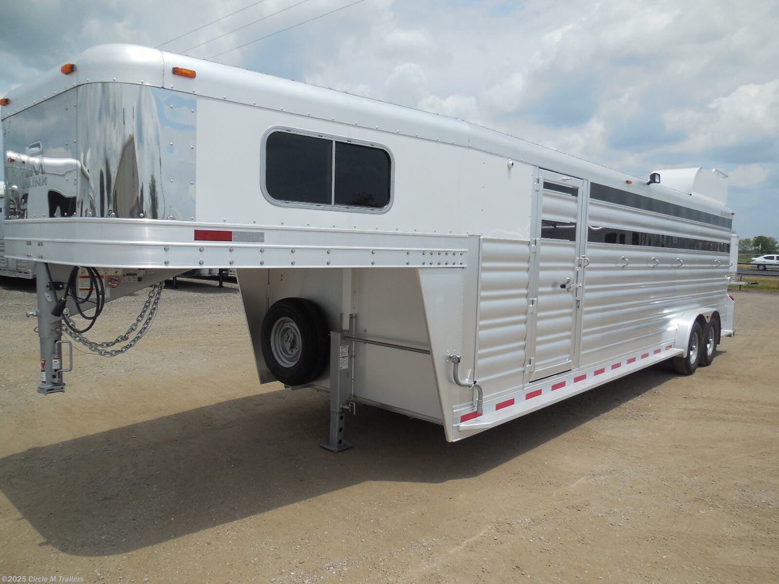 7x26 Horse Trailer for sale | New Platinum Coach 6 horse 7'6" wide