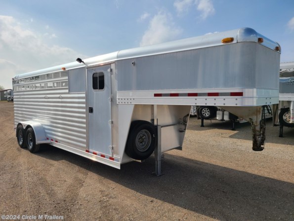 2003 4-Star 4 or 5 Horse!! Haul 2 in last section!! available in Kaufman, TX
