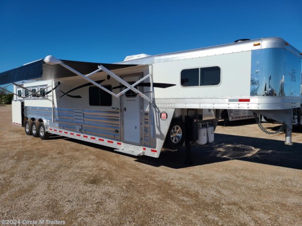 2022 Platinum Coach Outlaw 4H 15' 8" Outlaw Side Load COUCH & DINETTE!! available in Kaufman, TX