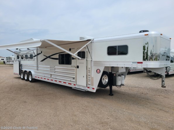 2022 Platinum Coach Outlaw 4H 15' 8" Outlaw Side Load COUCH & DINETTE!! available in Kaufman, TX