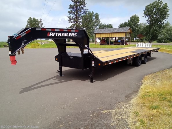 2025 PJ Trailers Flatdeck LY 102" X 32' 25.9K Hydraulic Dove Tail available in Halsey, OR