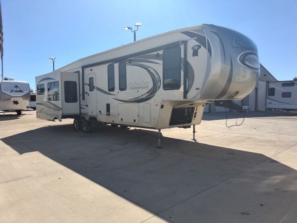 Used 2016 Palomino Columbus 377 Mb available in Strafford, Missouri