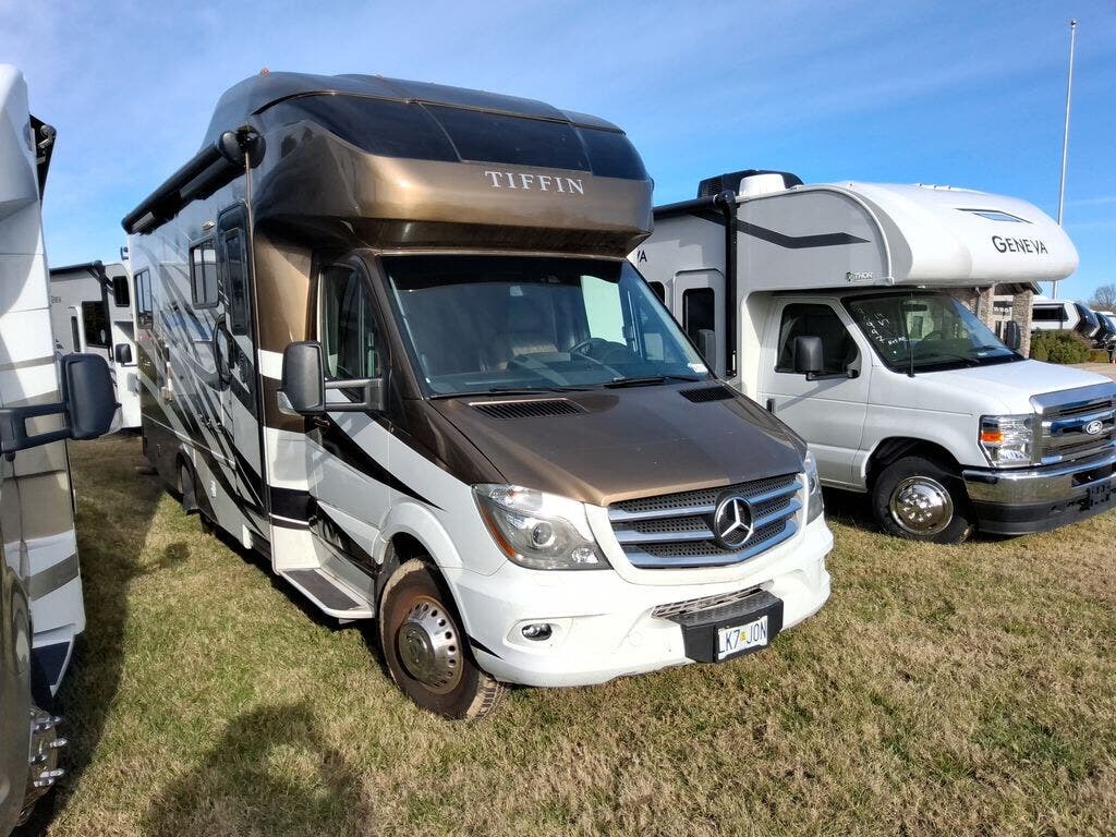 Used 2018 Tiffin Wayfarer 24B available in Strafford, Missouri