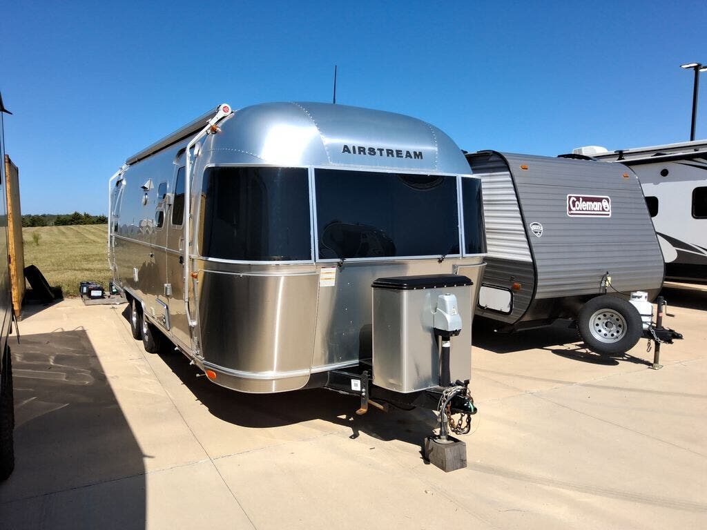 Used 2018 Airstream Flying Cloud 25RB Twin available in Strafford, Missouri