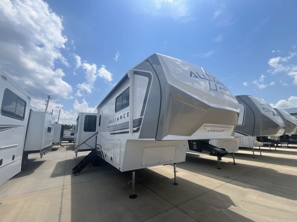 New 2027 Alliance RV Avenue 32RLS available in Strafford, Missouri