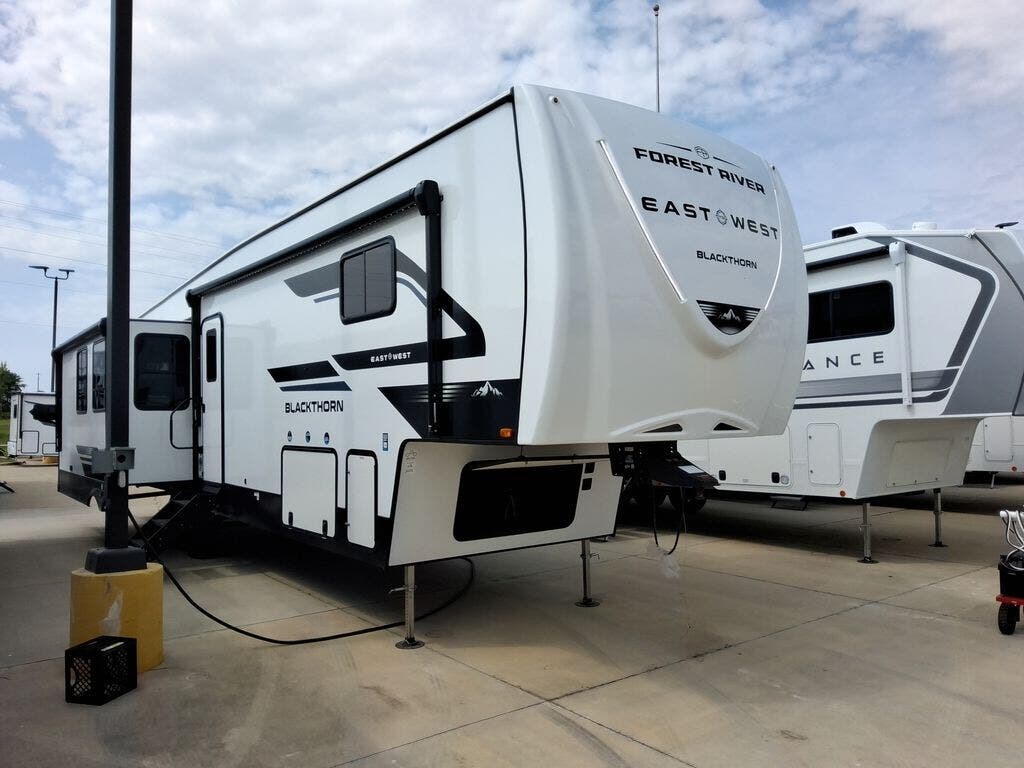 New 2027 East to West Blackthorn 3750LK available in Strafford, Missouri