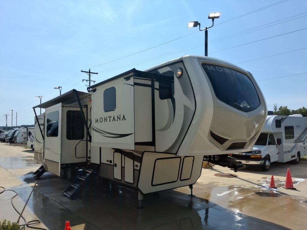 Used 2018 Keystone Montana 3820FK available in Strafford, Missouri