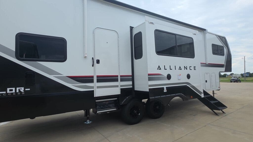 New 2027 Alliance RV Valor All-Access 32A10 available in Strafford, Missouri