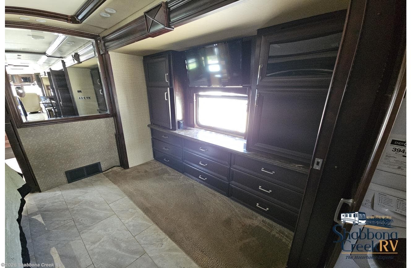 Used 2015 American Coach American Revolution 42W * available in Atkinson, Illinois