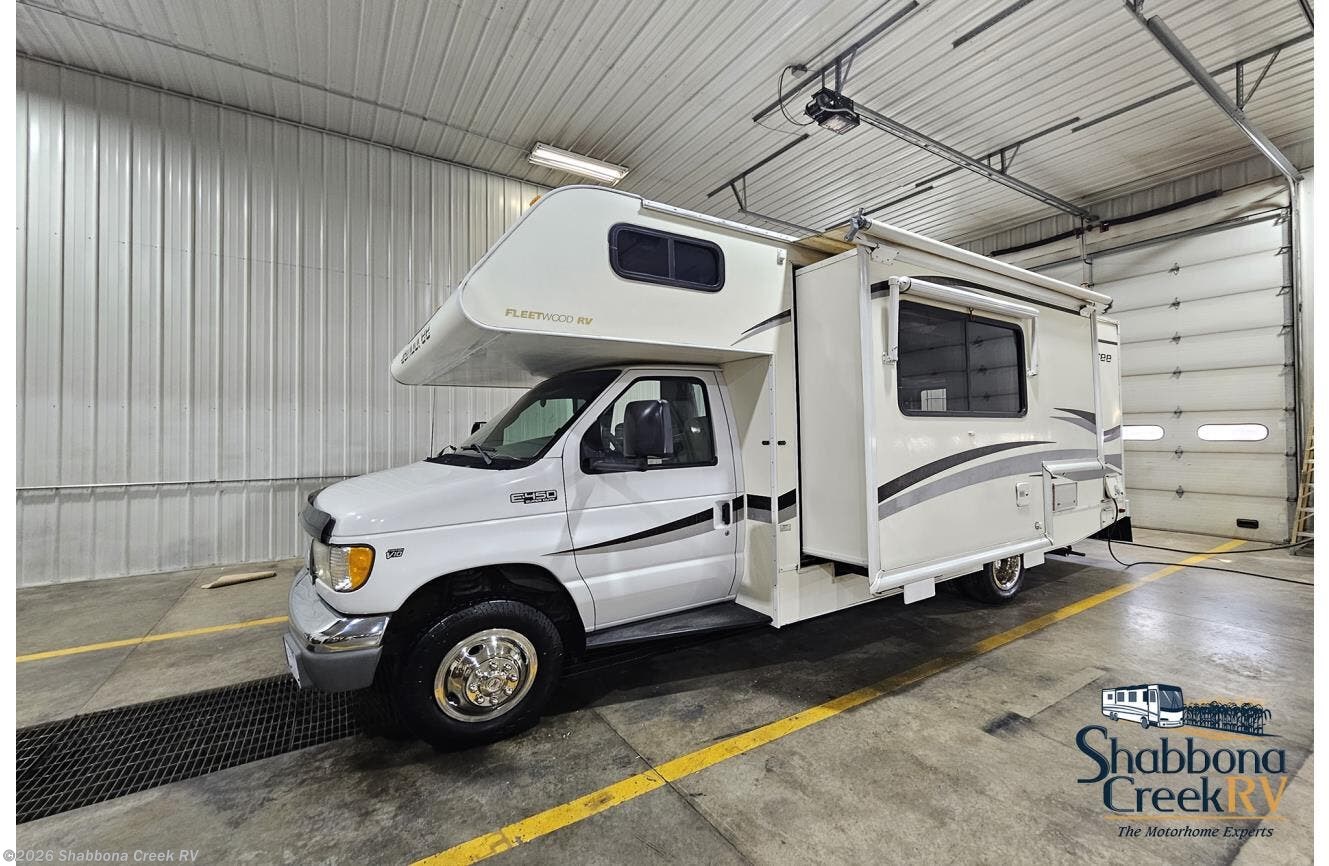 Used 2001 Fleetwood Jamboree 23E available in Atkinson, Illinois