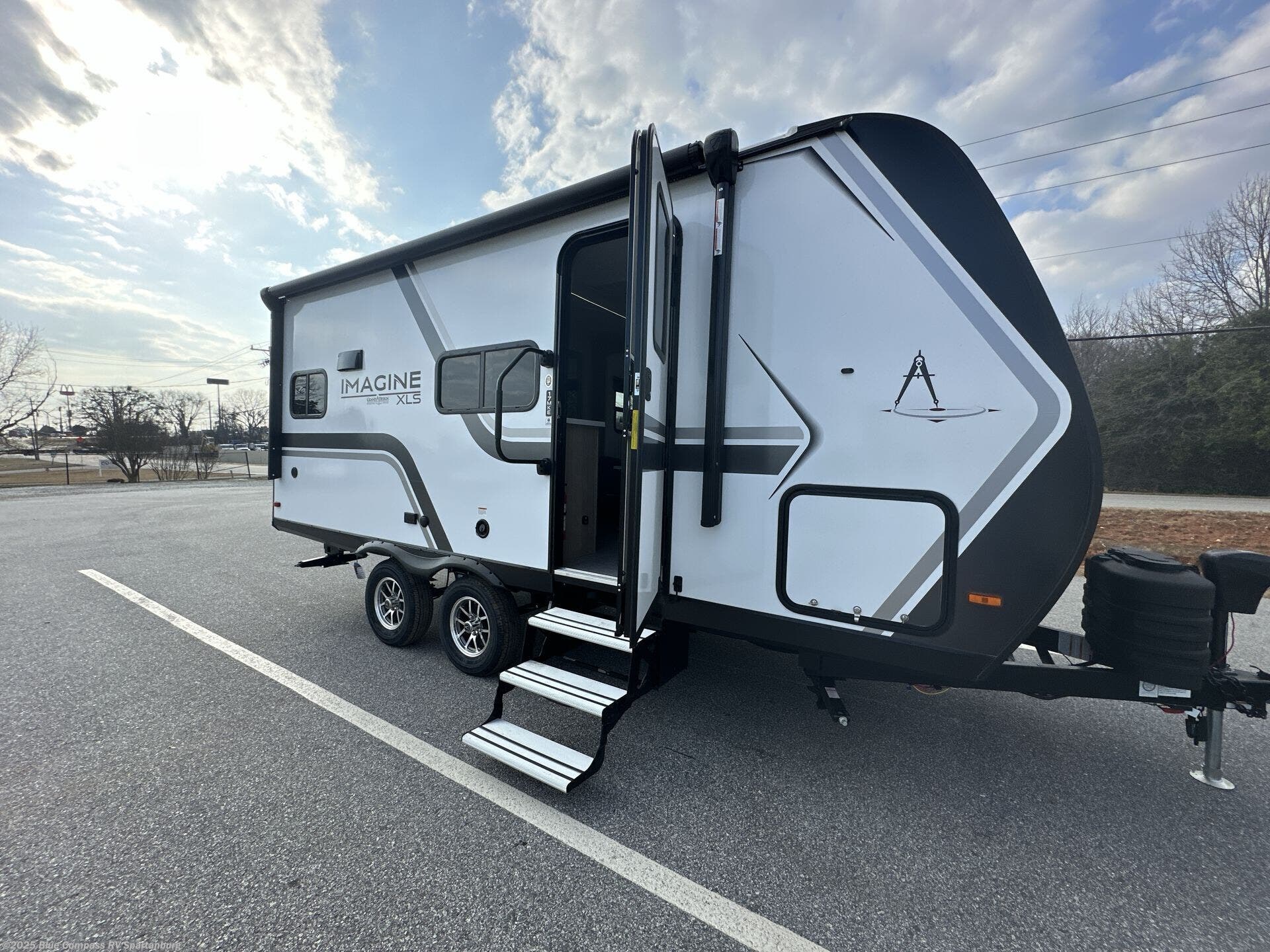 New 2025 Grand Design Imagine XLS 17MKE available in Duncan, South Carolina