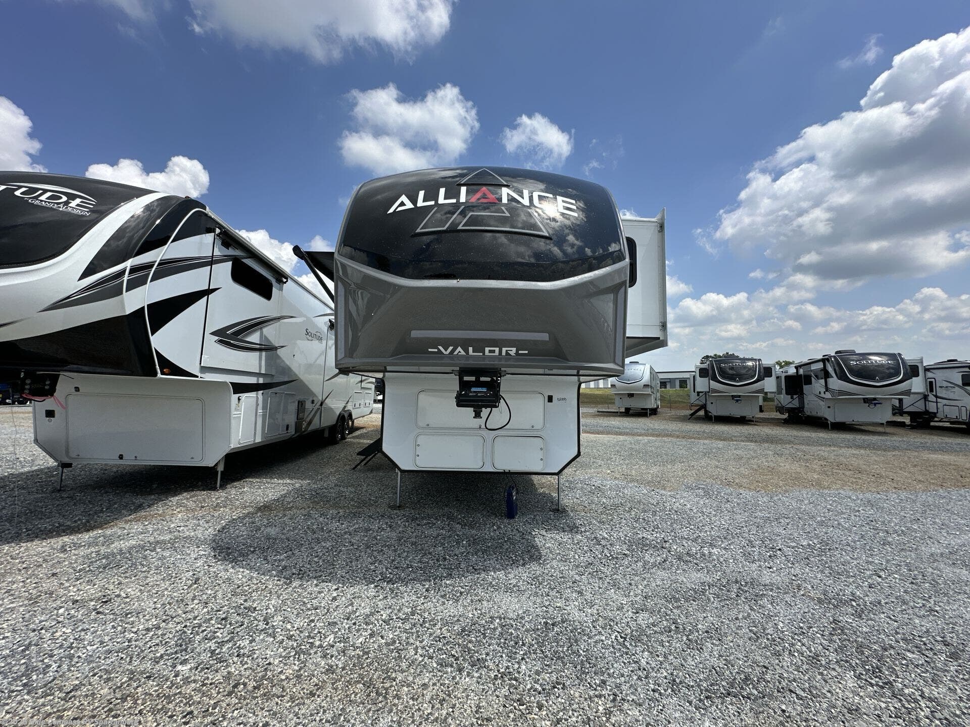 New 2025 Alliance RV Valor 40V13 available in Duncan, South Carolina