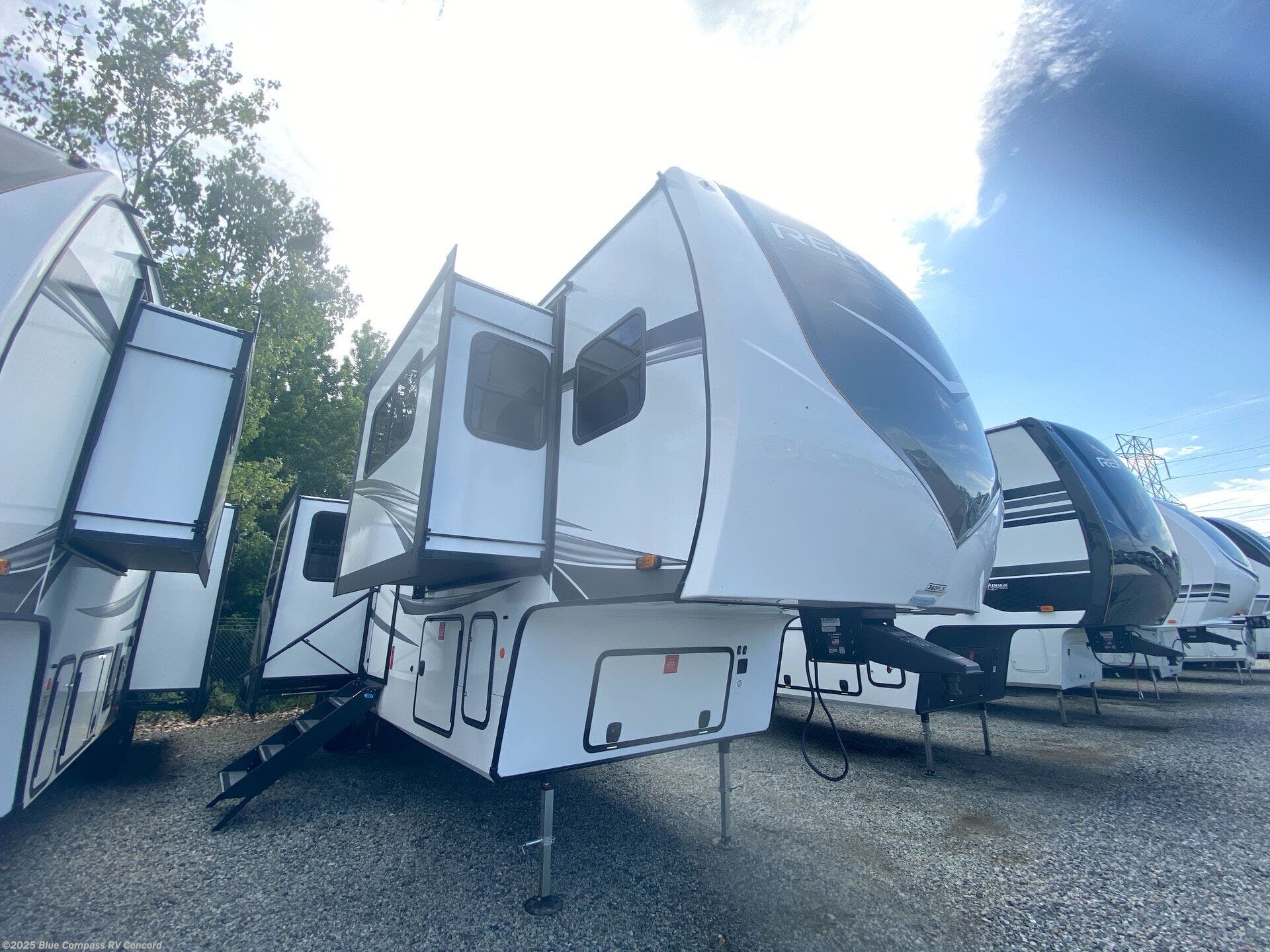 New 2025 Grand Design Reflection 360FLS available in Concord, North Carolina