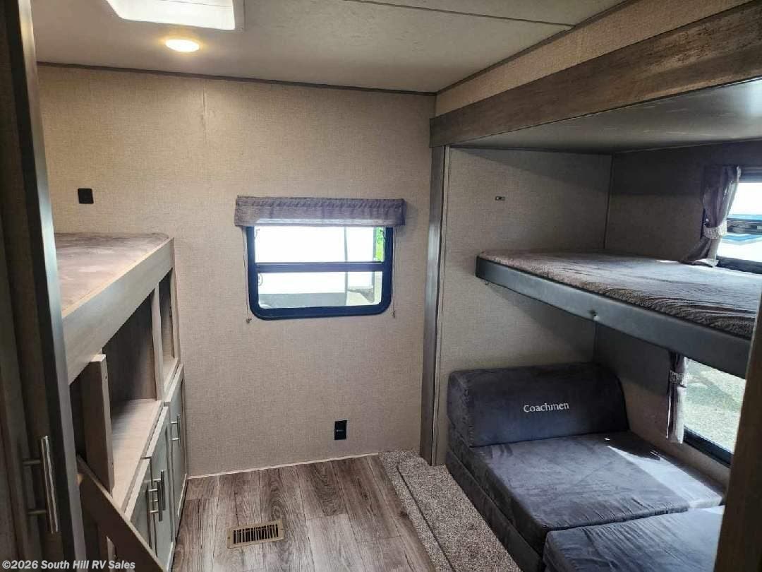 New 2022 Coachmen Catalina Legacy Edition 323BHDSCK available in Puyallup, Washington