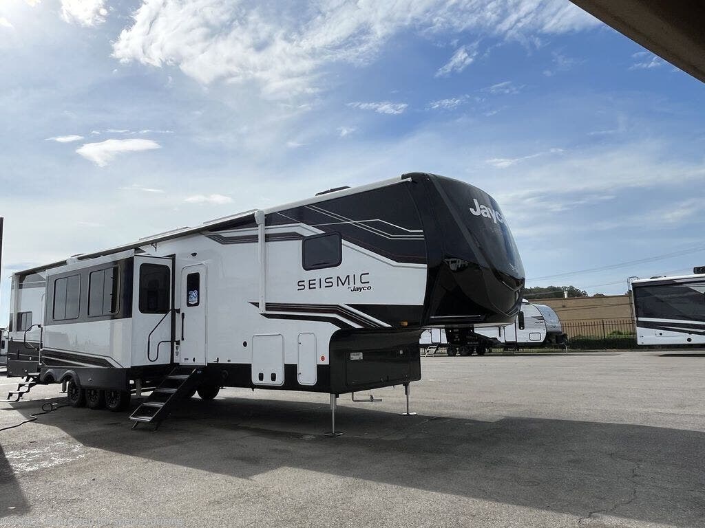 New 2026 Jayco Seismic 395 available in Southaven, Mississippi