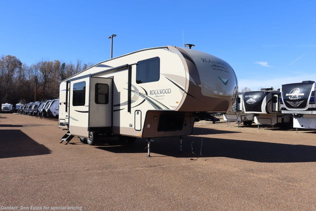 Used 2019 Forest River Rockwood Signature Ultra Lite 8297S available in Southaven, Mississippi