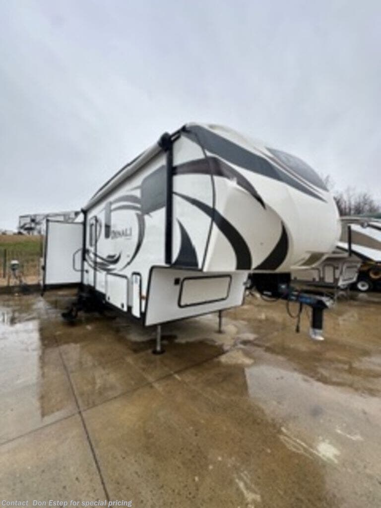 Used 2014 Dutchmen Denali Super Lite Mid Profile Fifth Wheel 297RLX available in Southaven, Mississippi