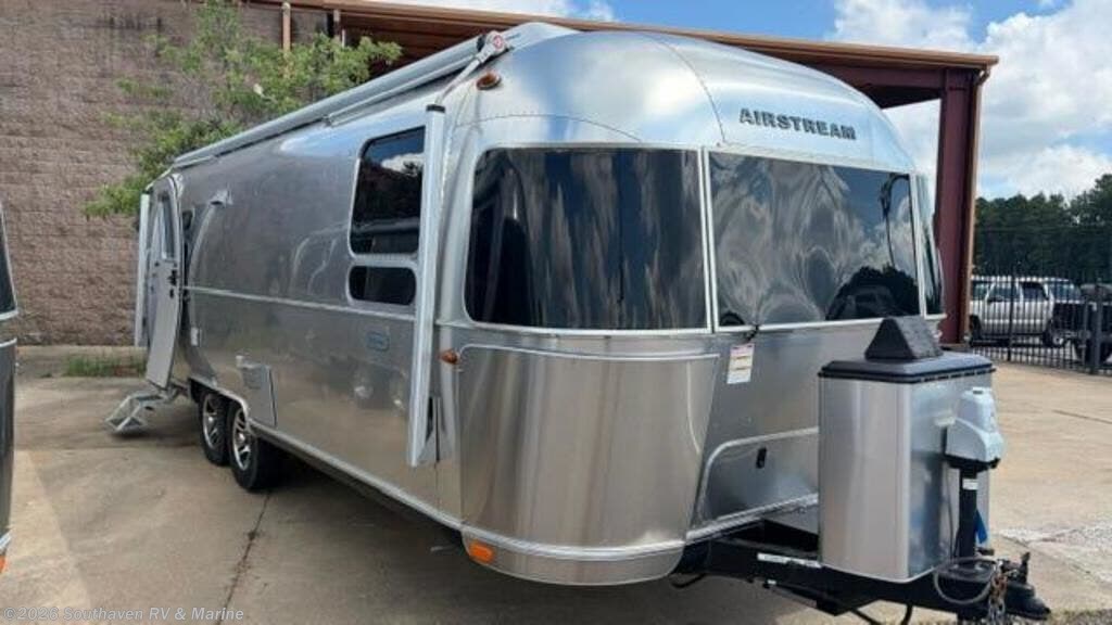 Used 2019 Airstream  Globetrotter® 27FBQ available in Southaven, Mississippi