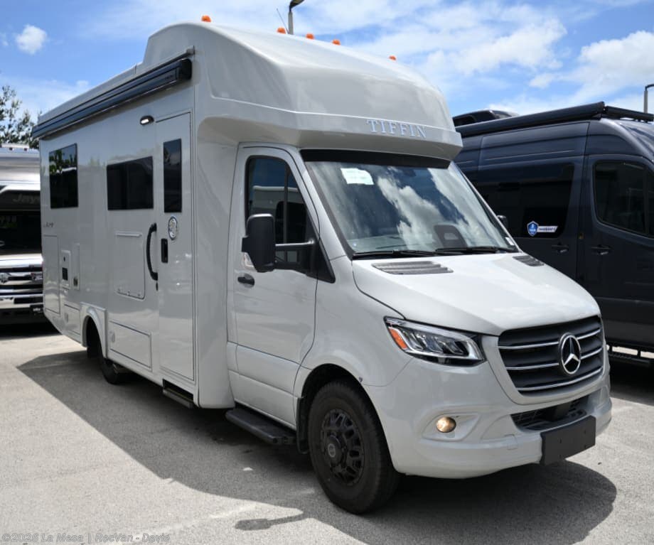 New 2027 Tiffin Wayfarer 25XLW available in Davie, Florida