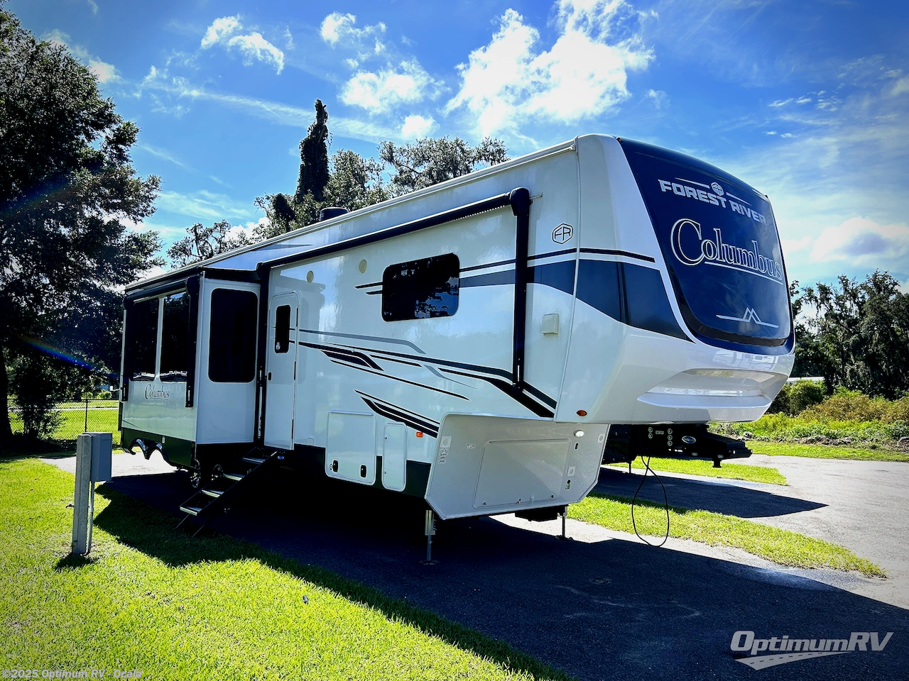 New 2025 Palomino Columbus 376DS available in Ocala, Florida