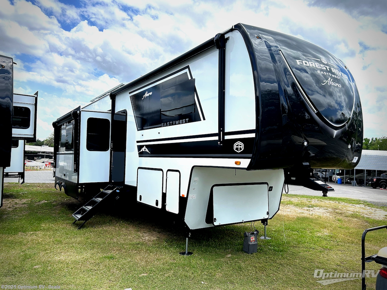 New 2025 East to West Ahara 390DS available in Ocala, Florida