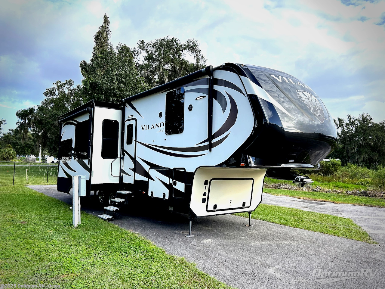 Used 2017 Vanleigh Vilano 325RL available in Ocala, Florida