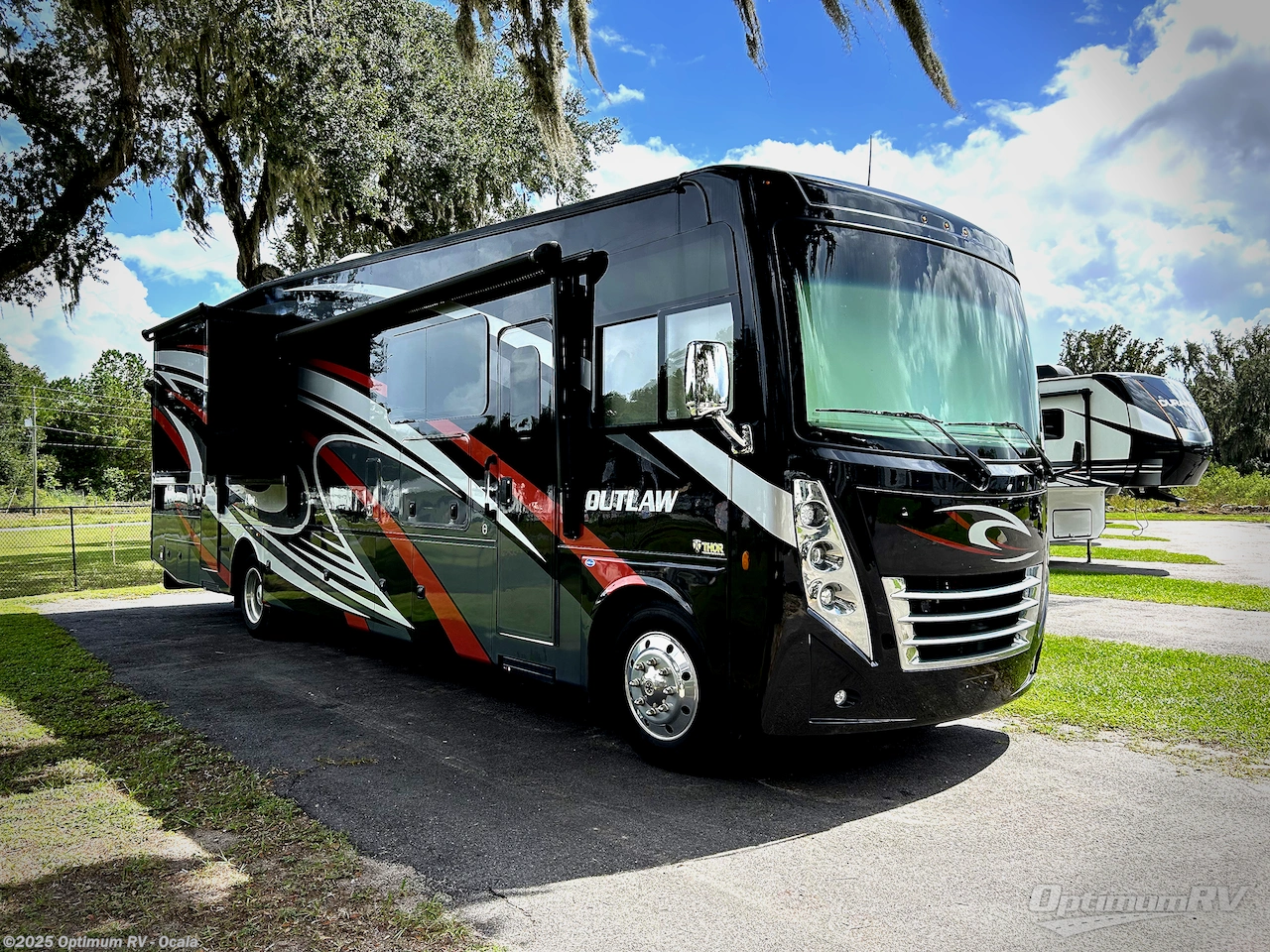 Used 2021 Thor  Outlaw 38MB available in Ocala, Florida