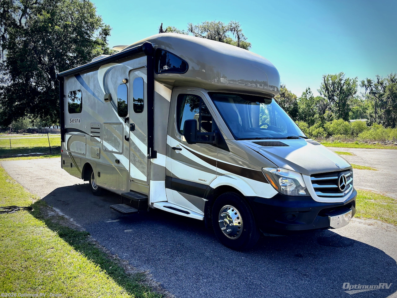 Used 2015 Thor  Siesta Sprinter 24SA available in Ocala, Florida