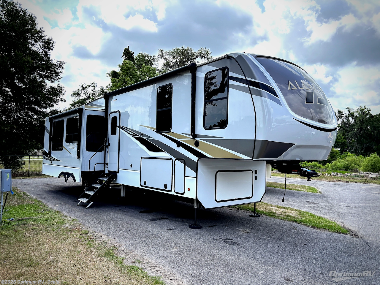 Used 2022 Skyline Alliance Paradigm 372RK available in Ocala, Florida