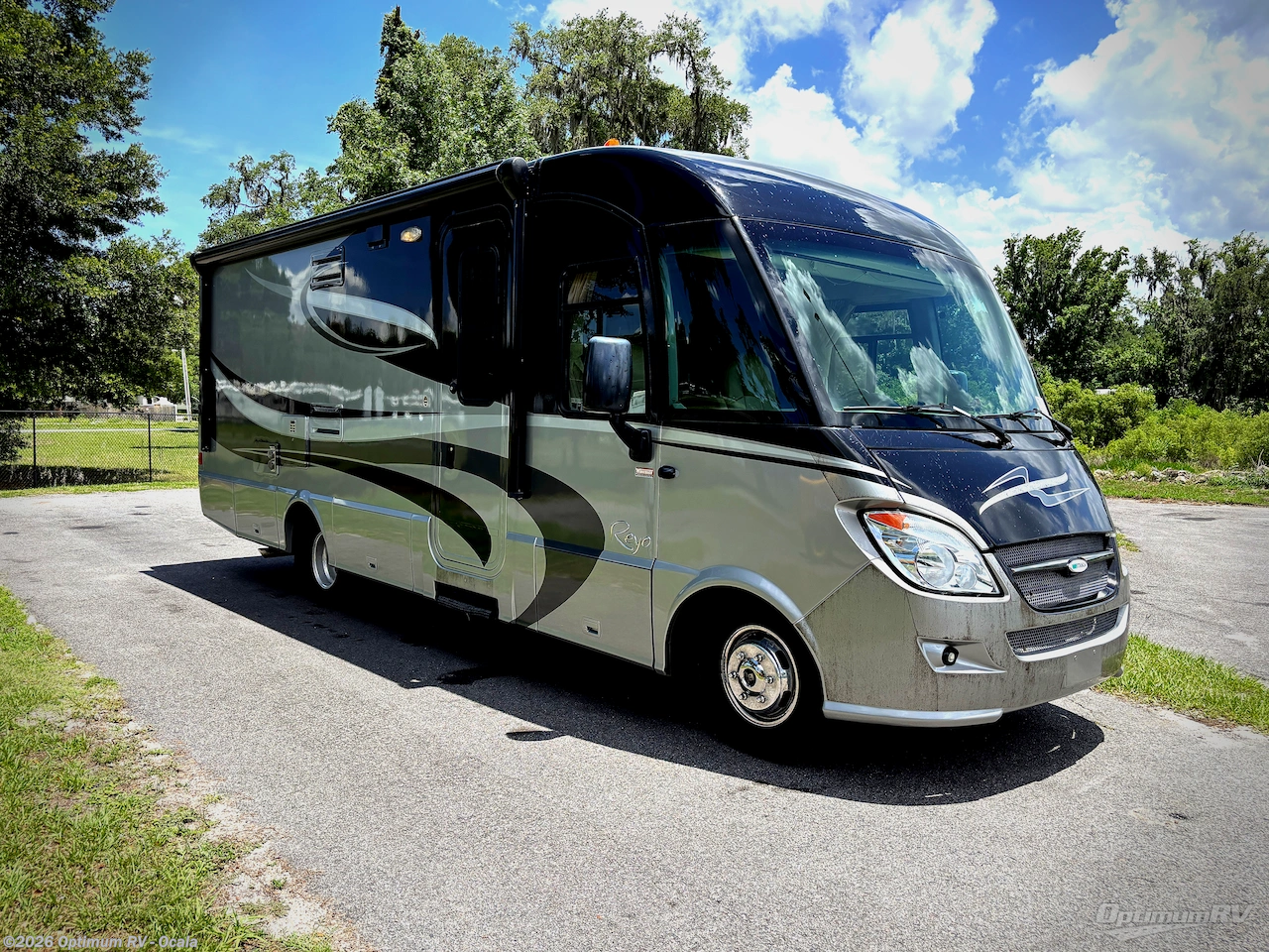 Used 2010 Itasca Reyo 25R available in Ocala, Florida