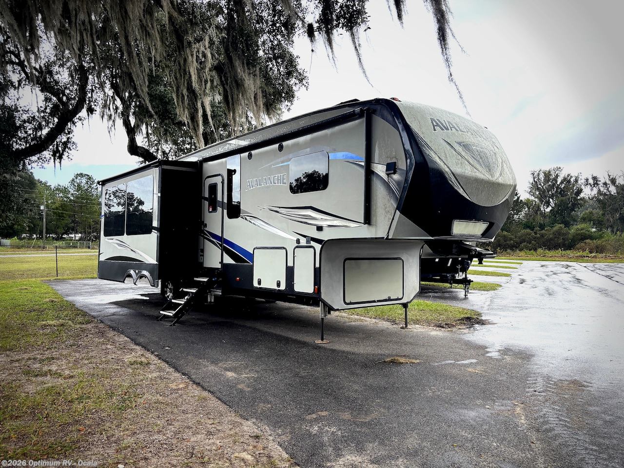 Used 2017  Keystone Avalanche 320RS by Keystone from Optimum RV - Ocala in Ocala, FL