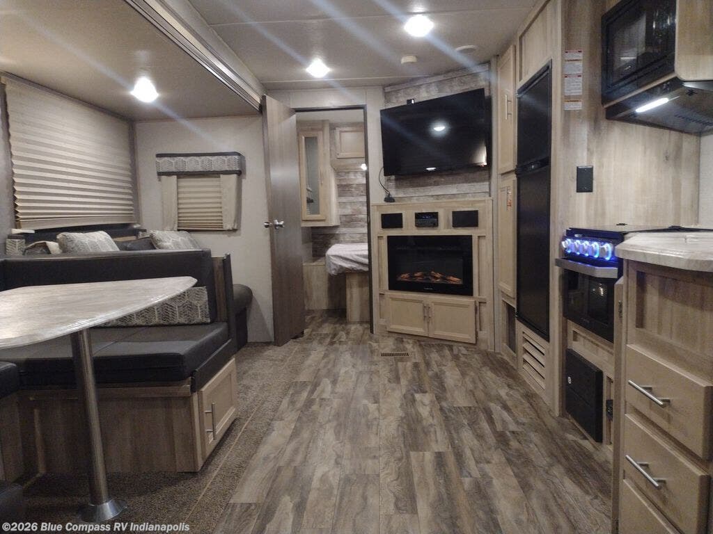 Used 2021 Coachmen Catalina Legacy 263BHSCK available in Indianapolis, Indiana