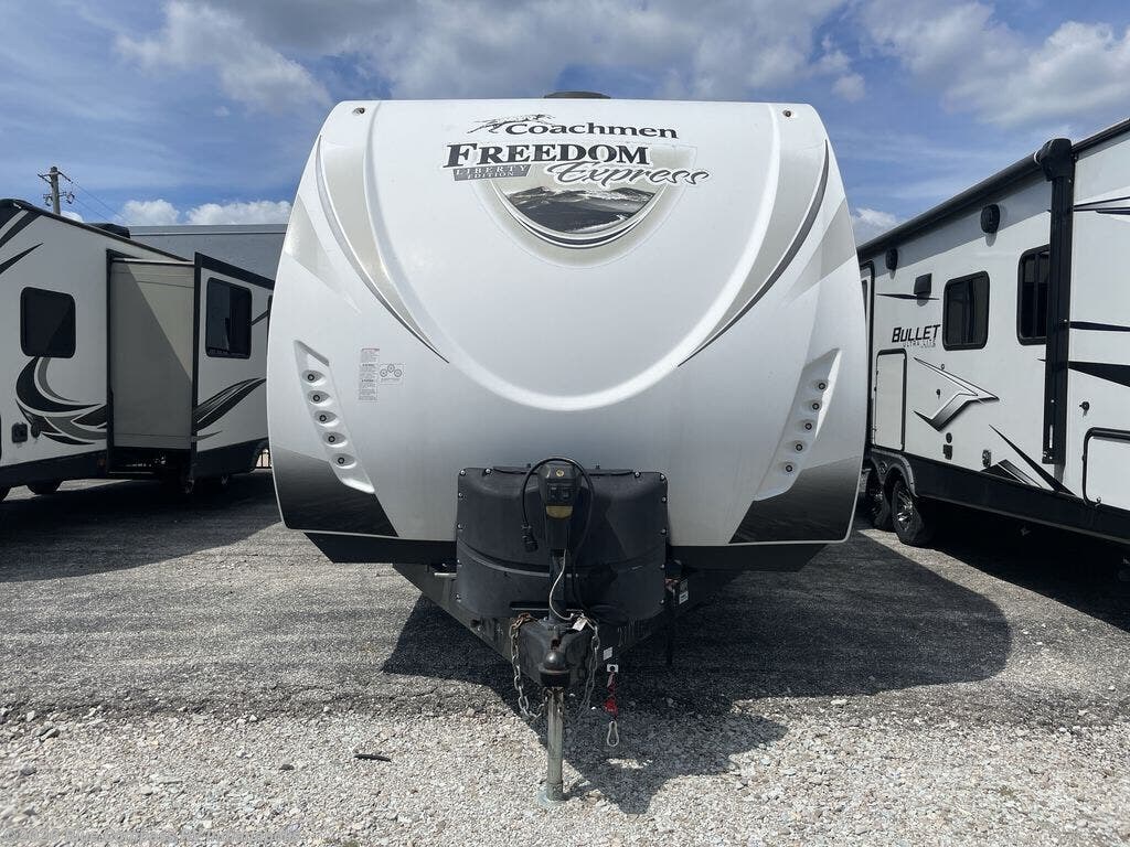 Used 2018 Coachmen Freedom Express Ultra Lite 279RLDS available in Indianapolis, Indiana
