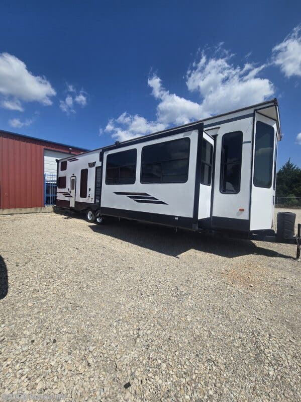 Used 2023 Forest River Wildwood Grand Lodge 42FLDL available in Rice, Texas