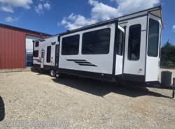 Used 2023 Forest River Wildwood Grand Lodge 42FLDL available in Rice, Texas