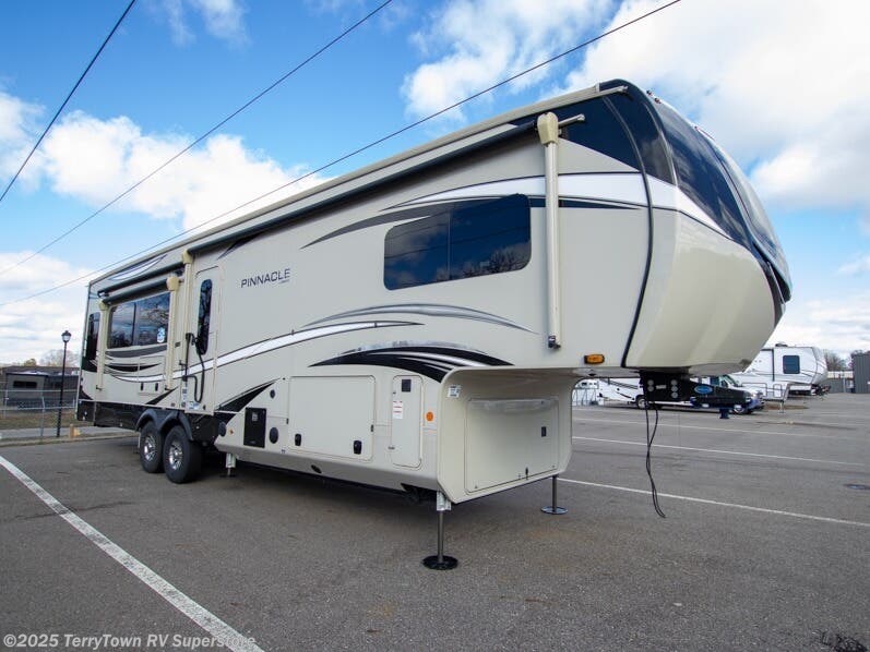 New 2022 Jayco Pinnacle 36SSWS available in Grand Rapids, Michigan