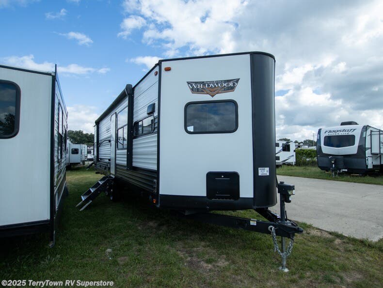 Used 2021 Forest River Wildwood 28FKV available in Grand Rapids, Michigan