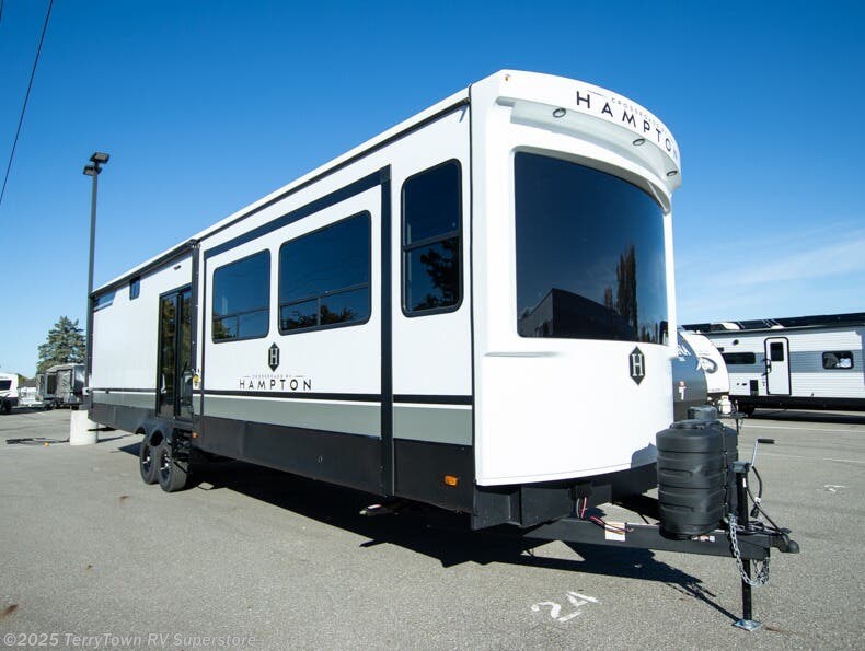New 2026 CrossRoads Hampton 372FDB available in Grand Rapids, Michigan