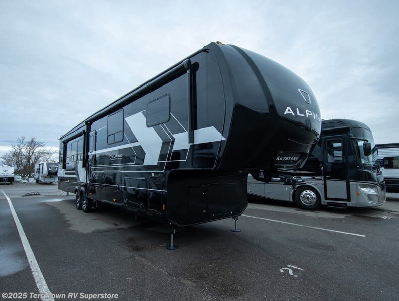 New 2026 Keystone Alpine Avalanche Edition 379MB available in Grand Rapids, Michigan