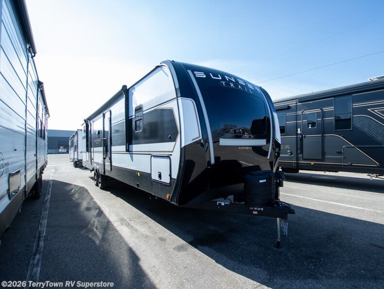 New 2026 CrossRoads Sunset Trail SS331BH available in Grand Rapids, Michigan