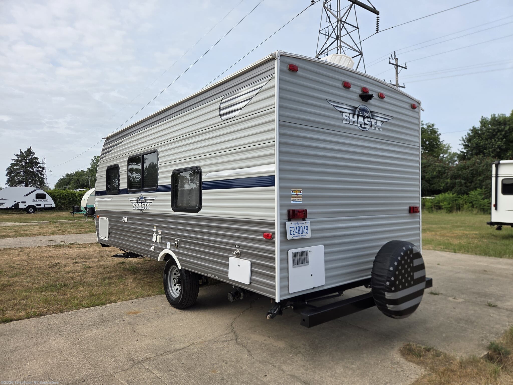 Used 2021 Forest River  SHASTA 18BH available in Grand Rapids, Michigan