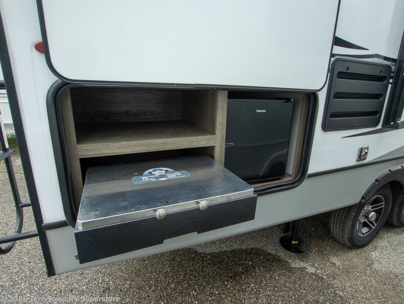 New 2023 Keystone Cougar Half-Ton 25RES available in Grand Rapids, Michigan